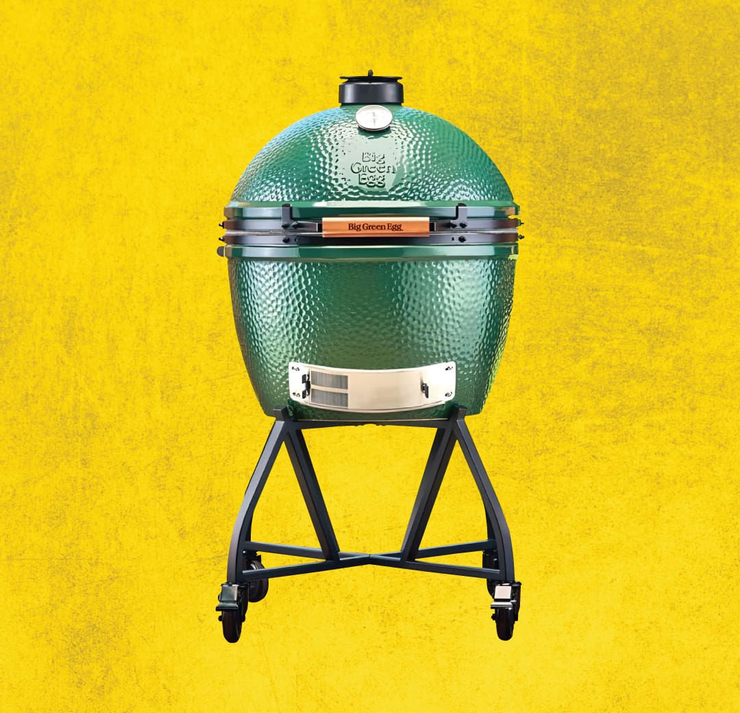 Big Green Egg ceramic kamado grill